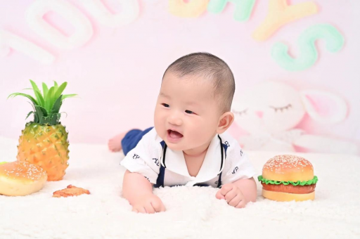 佛山宝宝在妈妈肚子里